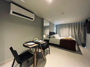 Flat pé na areia disponível. AG 318.